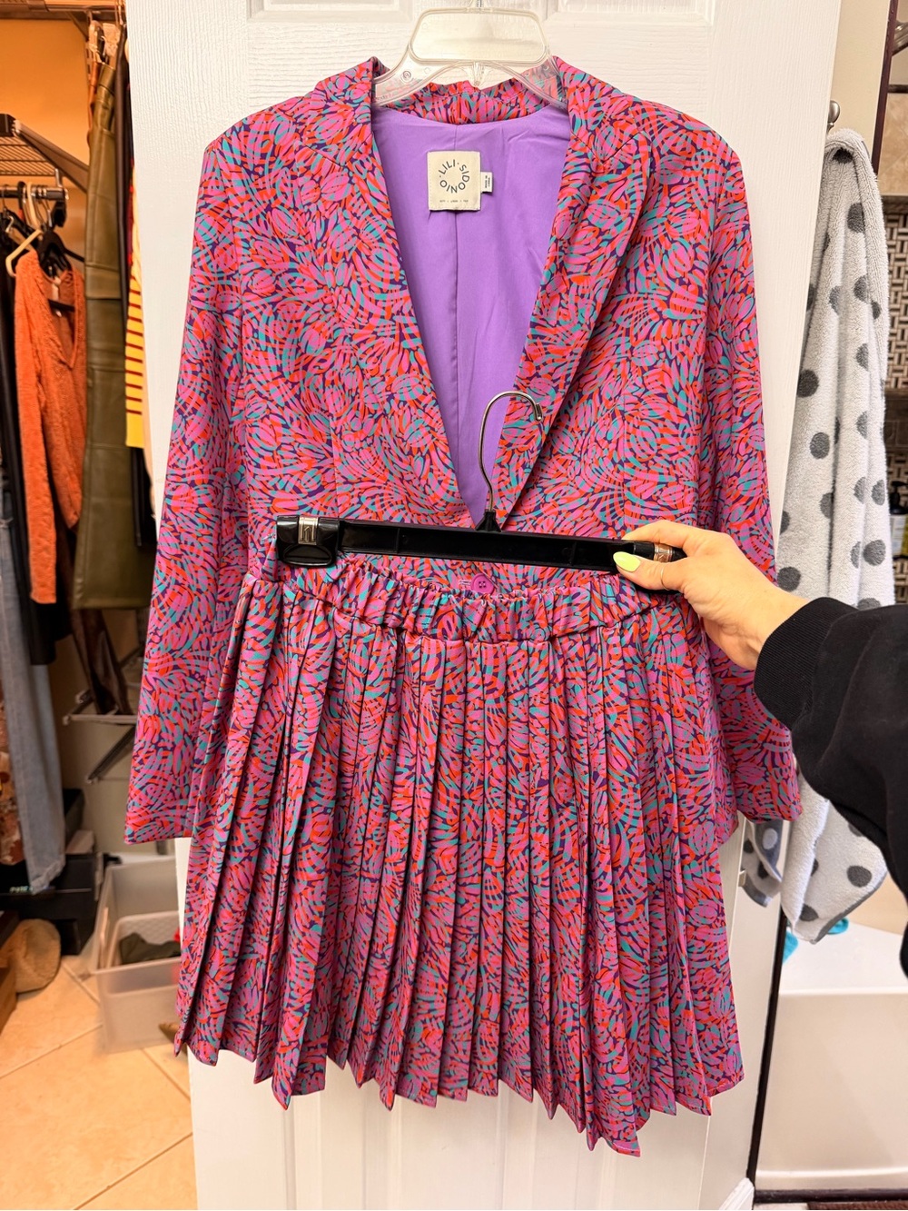 Vintage-Inspired Pink Floral Pleated Skirt Set